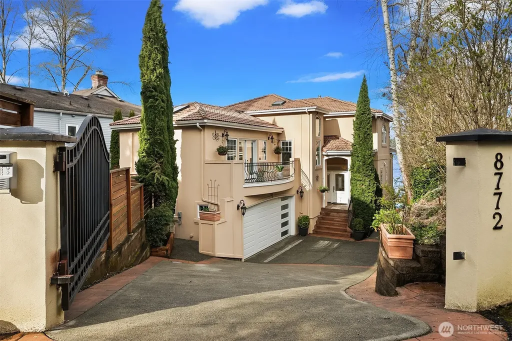 8772 Sand Point Way NE Seattle WA 98115