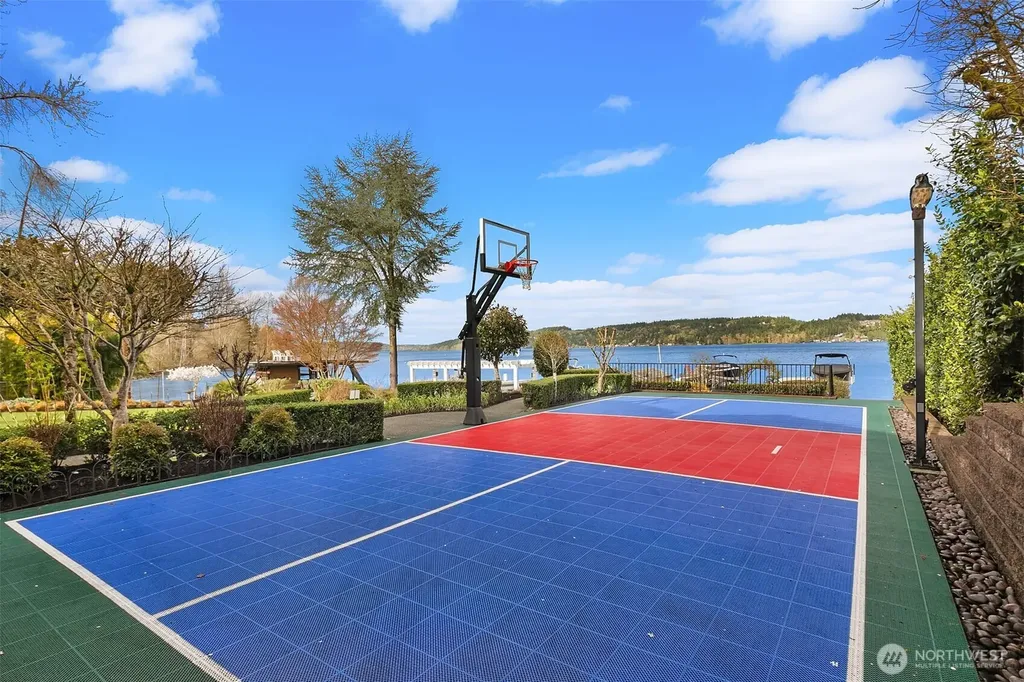 8772 Sand Point Way NE Seattle WA 98115