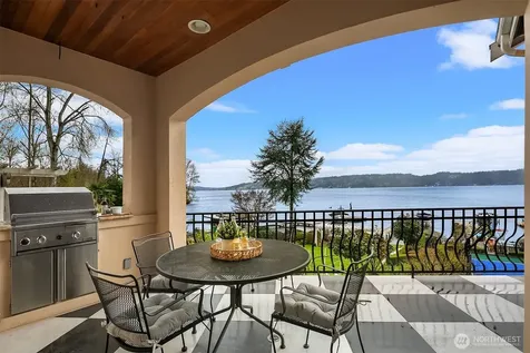 8772 Sand Point Way NE Seattle WA 98115