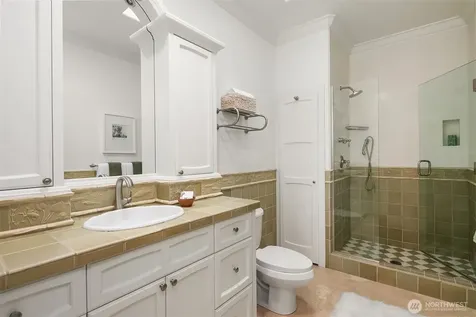 8772 Sand Point Way NE Seattle WA 98115