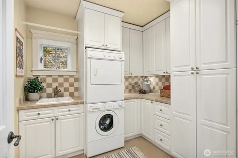 8772 Sand Point Way NE Seattle WA 98115