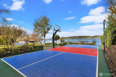 8772 Sand Point Way NE Seattle WA 98115