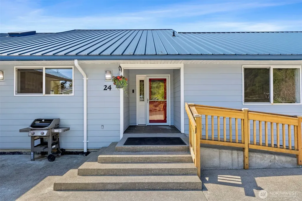 24 Jacalyn Lane Grayland WA 98547