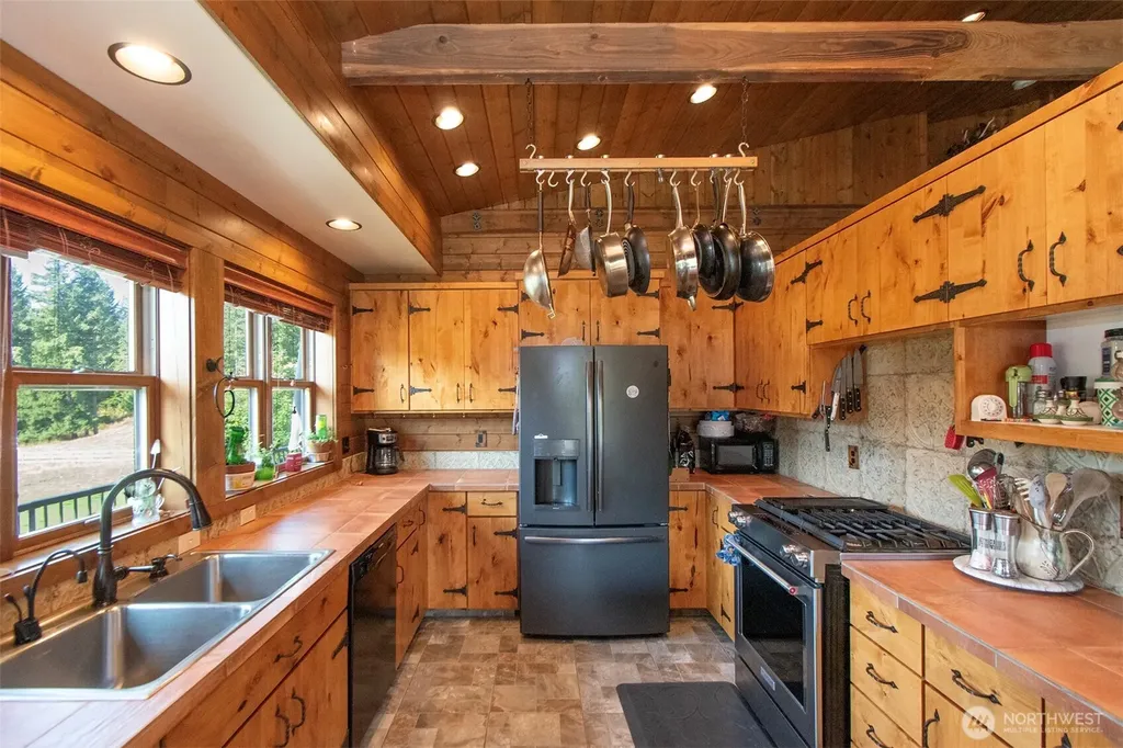 3634 Deer Park Road Port Angeles WA 98362