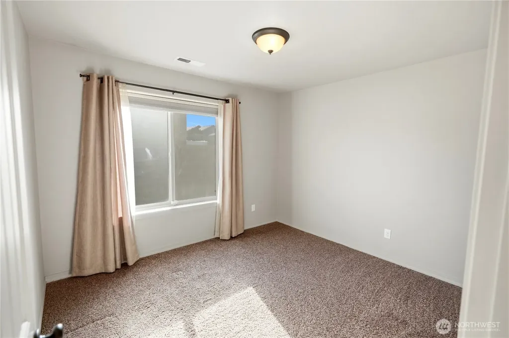706 7th Avenue NE Ephrata WA 98823