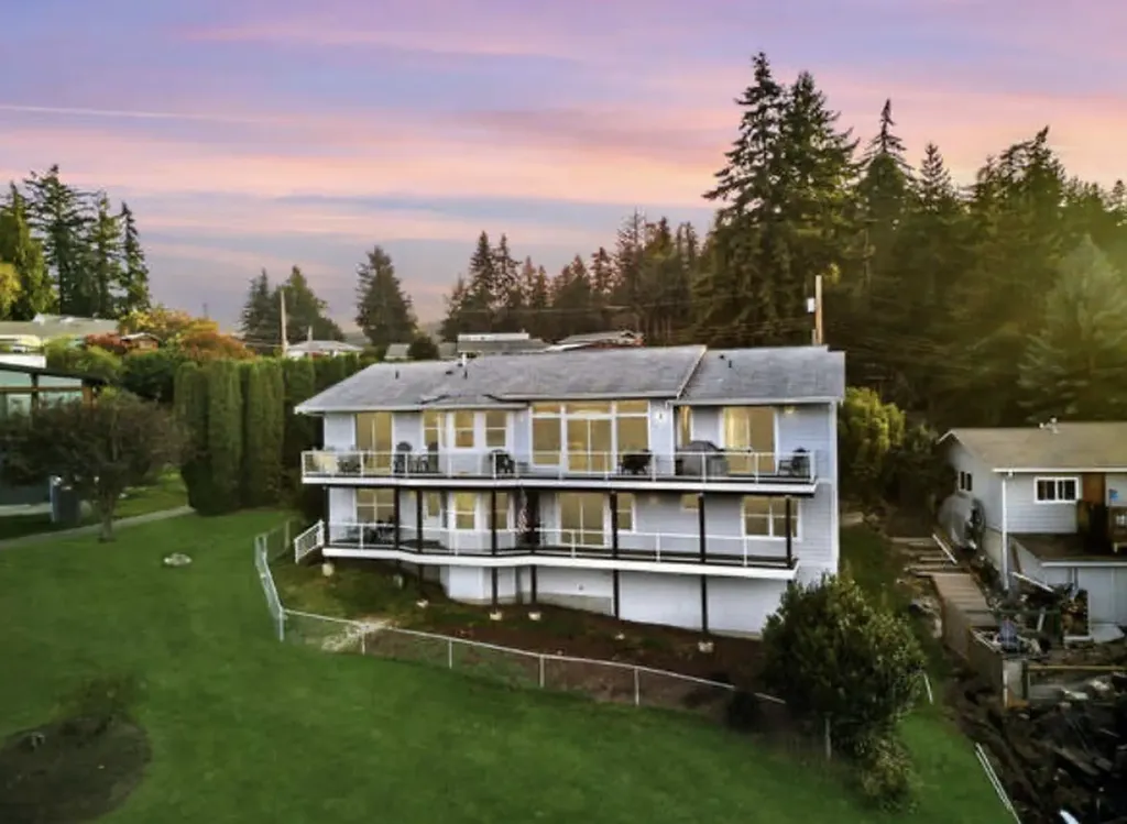 4111 R Avenue Anacortes WA 98221