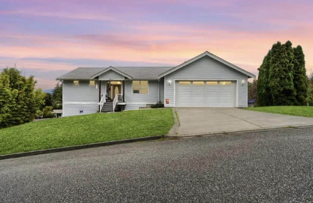 4111 R Avenue Anacortes WA 98221