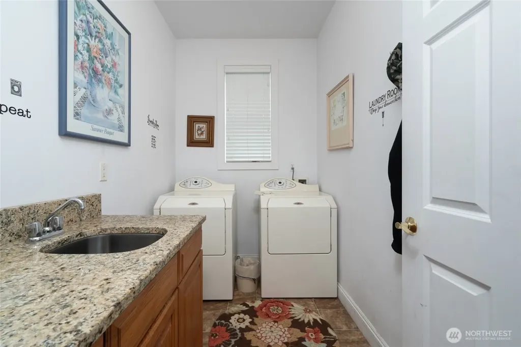 4111 R Avenue Anacortes WA 98221