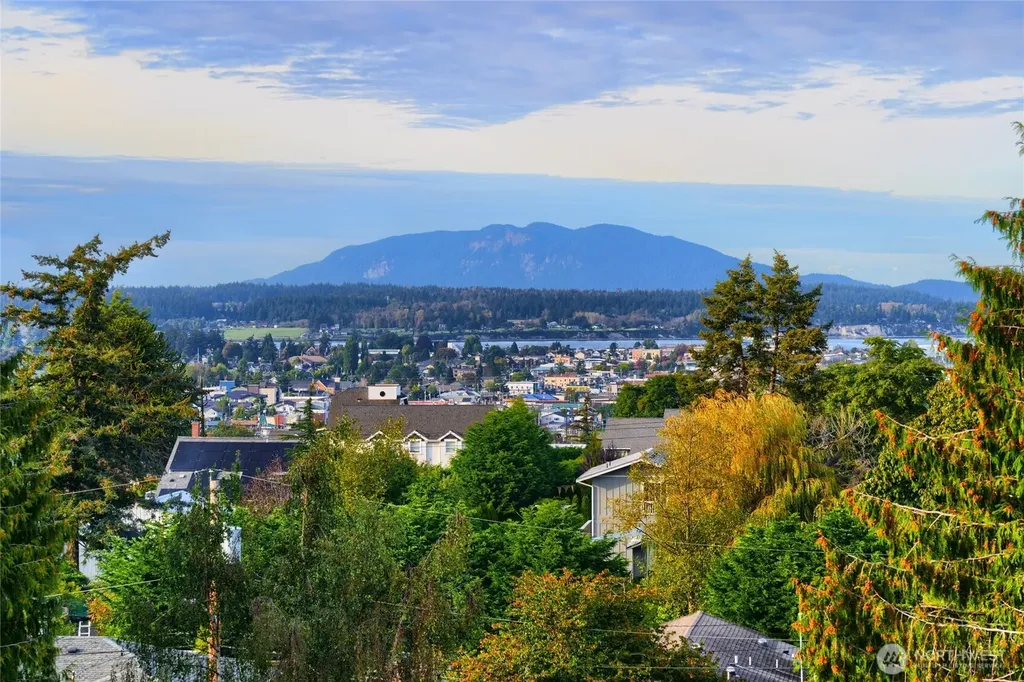 4111 R Avenue Anacortes WA 98221