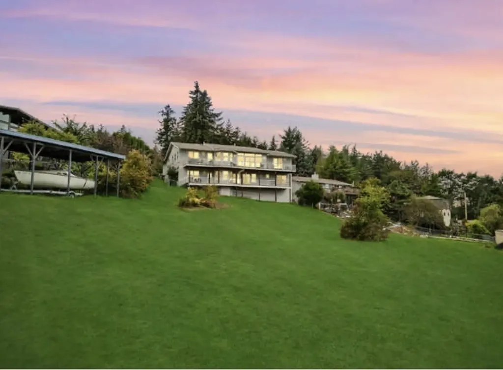 4111 R Avenue Anacortes WA 98221
