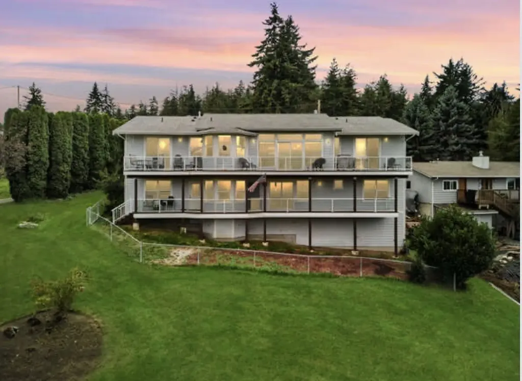 4111 R Avenue Anacortes WA 98221