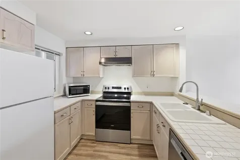15711 Waynita NE Bothell WA 98011