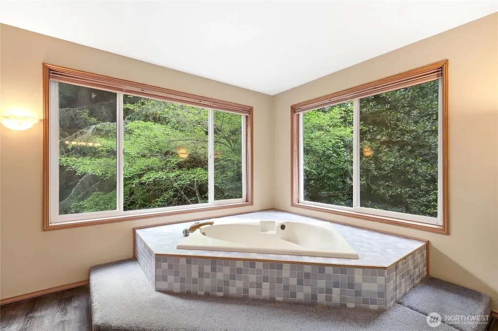 211 Baycliff Drive Port Townsend WA 98368