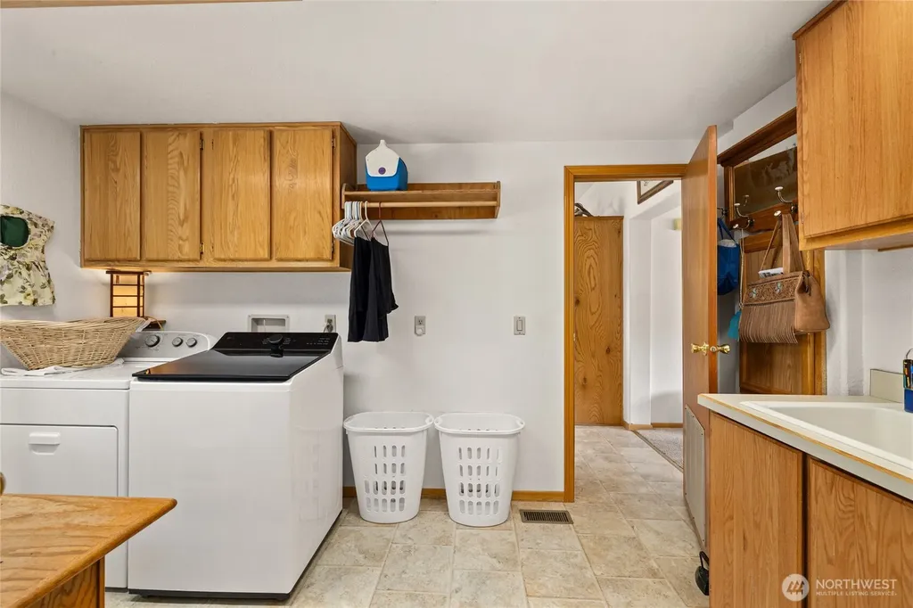 6160 Upper Peoh Point Road Cle Elum WA 98922