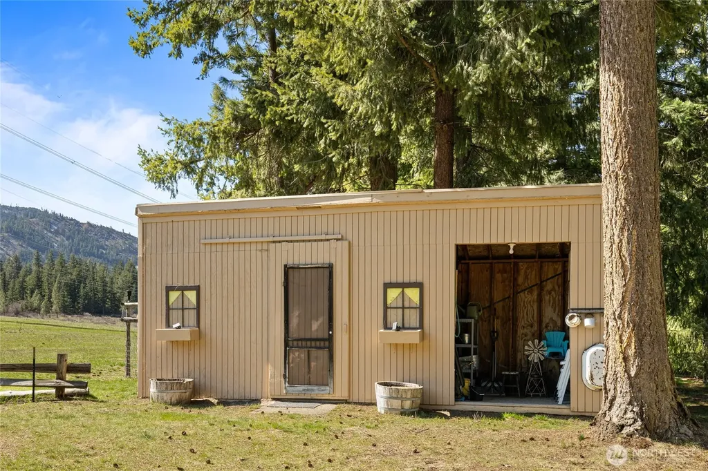 6160 Upper Peoh Point Road Cle Elum WA 98922