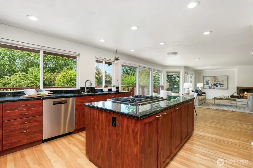 8808 NE 14th Street Clyde Hill WA 98004