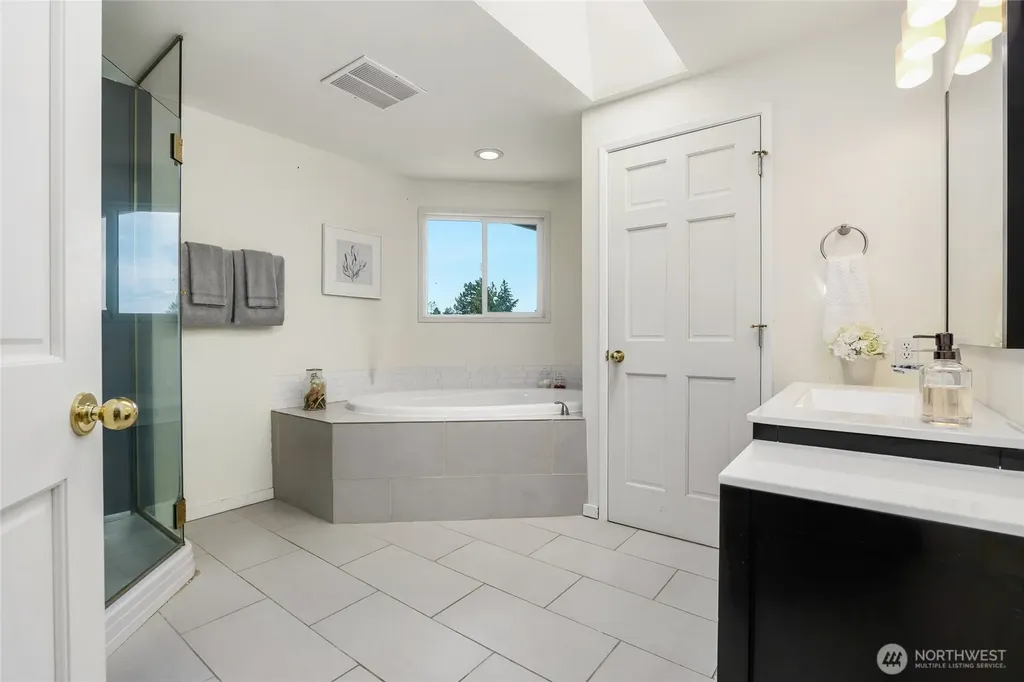 8808 NE 14th Street Clyde Hill WA 98004