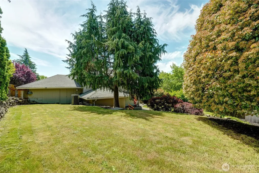 8808 NE 14th Street Clyde Hill WA 98004