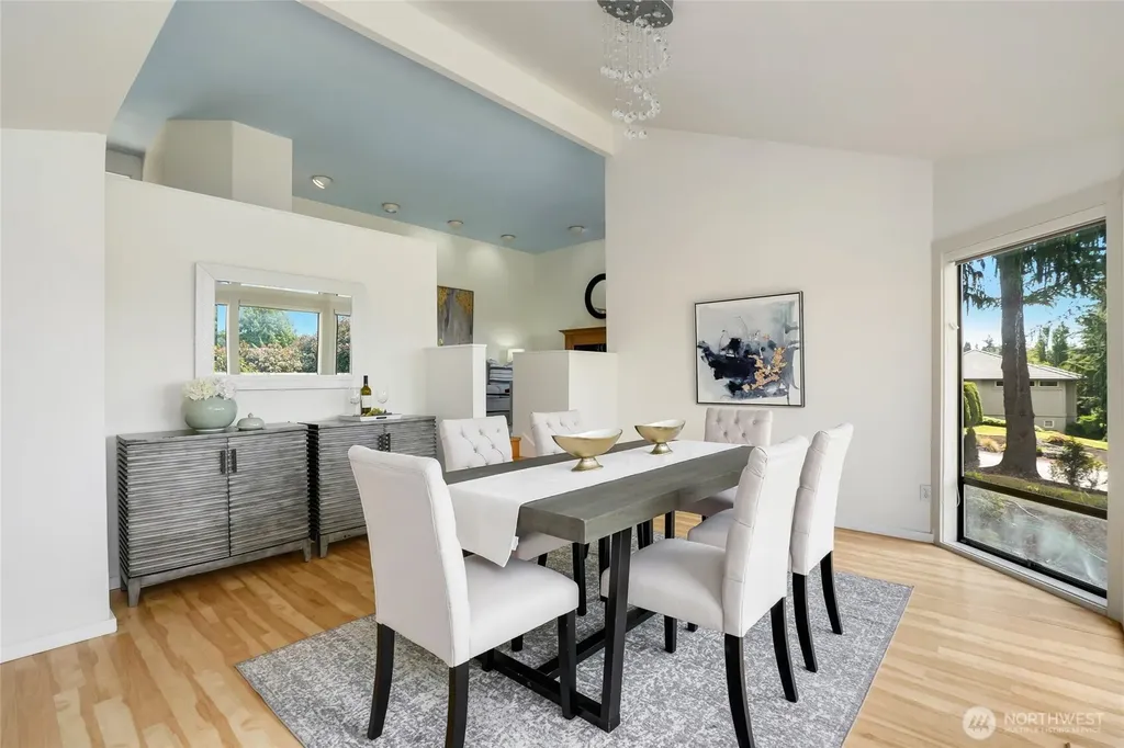 8808 NE 14th Street Clyde Hill WA 98004