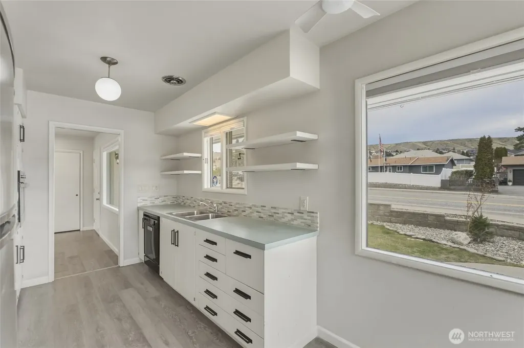 1530 Eastmont Avenue East Wenatchee WA 98802