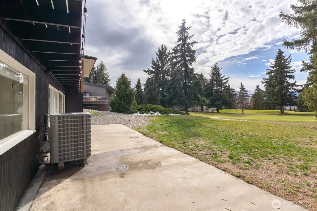 1530 Eastmont Avenue East Wenatchee WA 98802