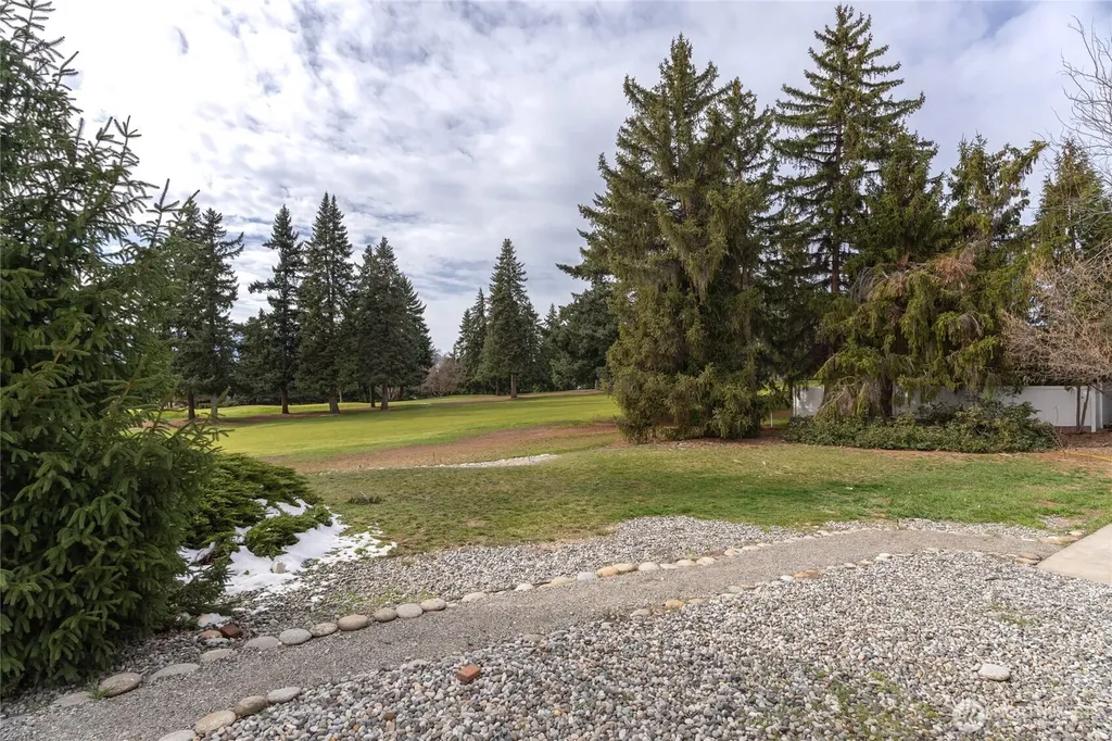 1530 Eastmont Avenue East Wenatchee WA 98802