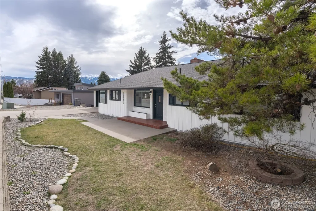 1530 Eastmont Avenue East Wenatchee WA 98802