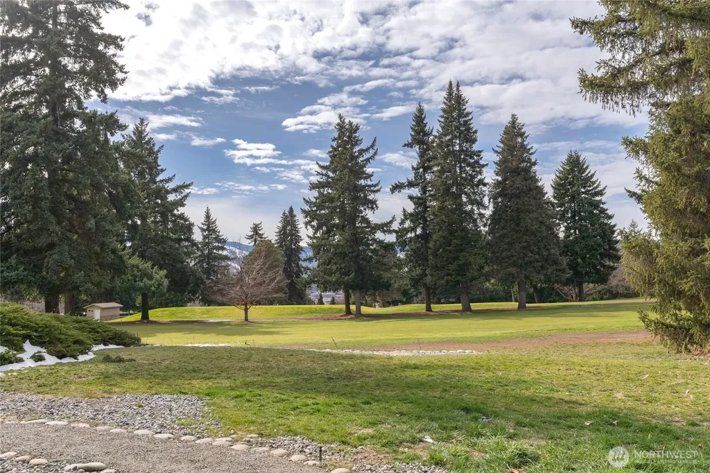 1530 Eastmont Avenue East Wenatchee WA 98802