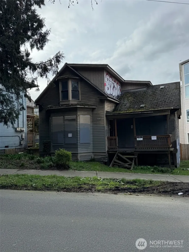 2531 Gilman Drive W Seattle WA 98199
