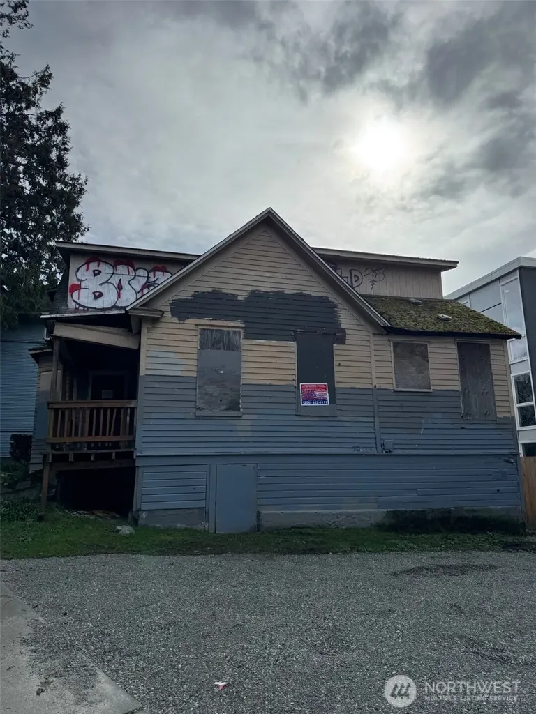 2531 Gilman Drive W Seattle WA 98199