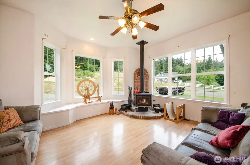 12832 Hunter Road SW Rochester WA 98579