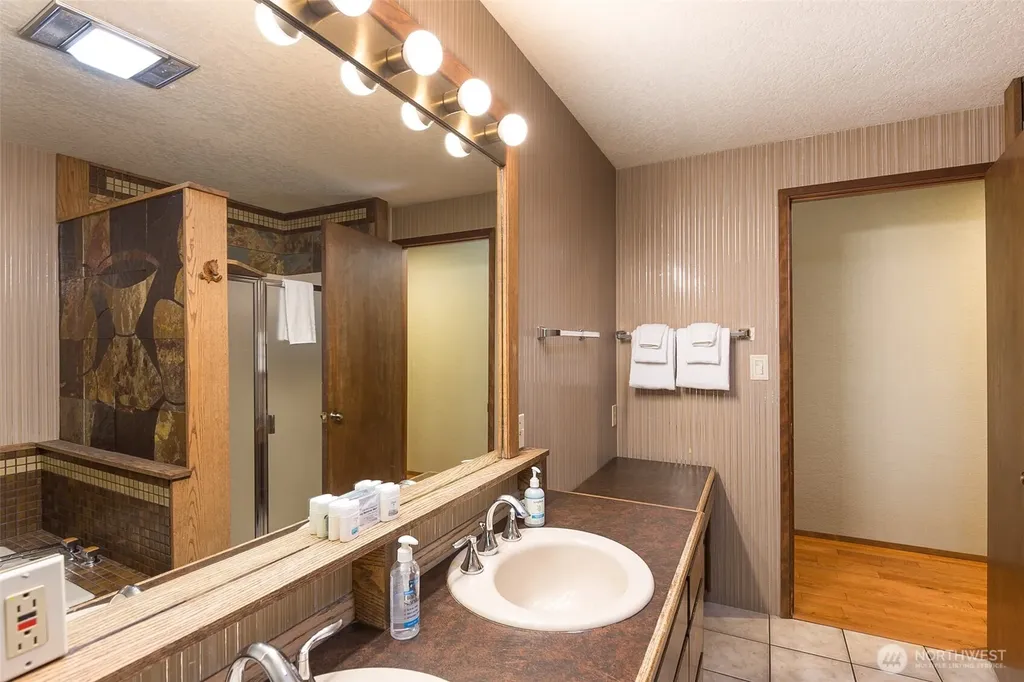 3547 Deer Park Road Port Angeles WA 98362