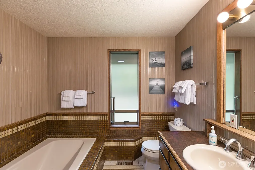 3547 Deer Park Road Port Angeles WA 98362
