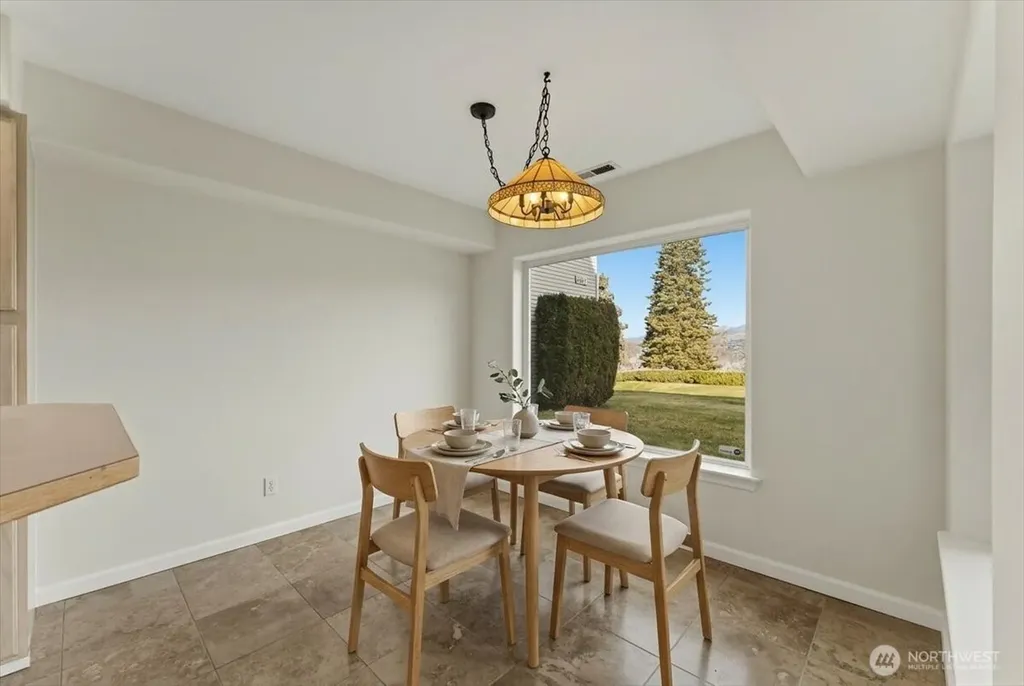 2305 W Woodin Avenue Chelan WA 98816