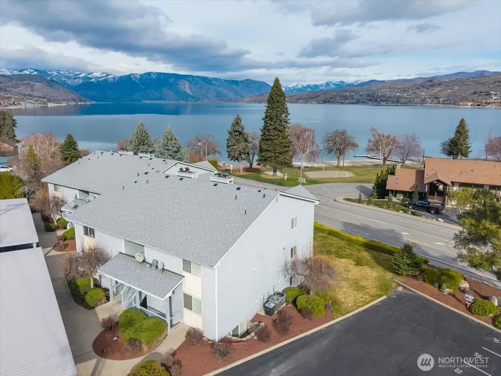 2305 W Woodin Avenue Chelan WA 98816