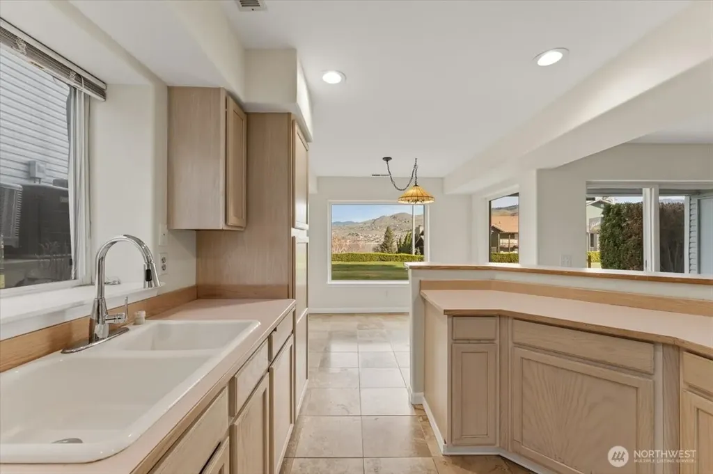 2305 W Woodin Avenue Chelan WA 98816