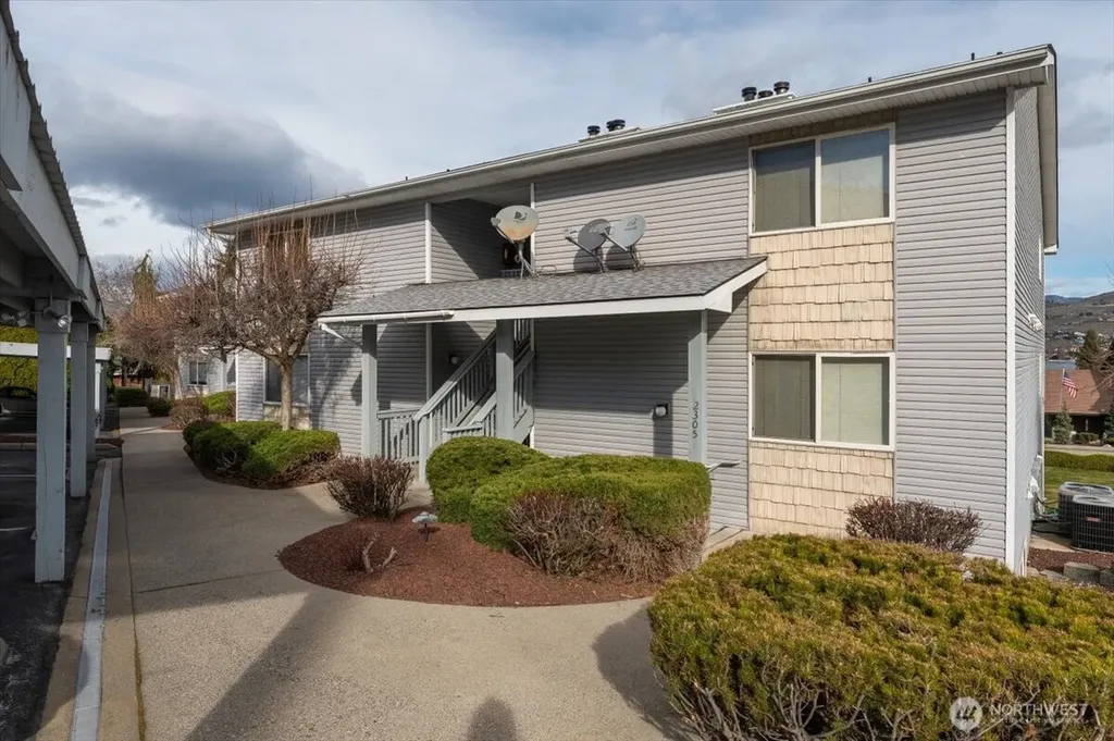 2305 W Woodin Avenue Chelan WA 98816
