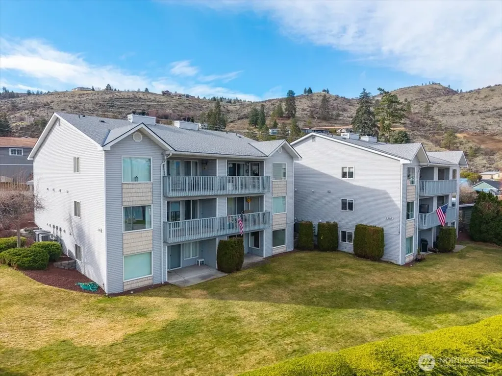 2305 W Woodin Avenue Chelan WA 98816
