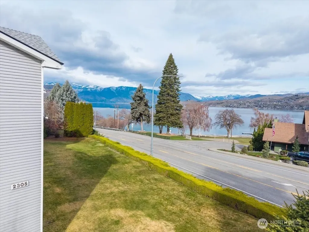 2305 W Woodin Avenue Chelan WA 98816