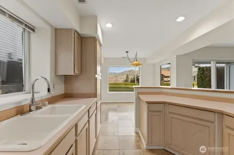 2305 W Woodin Avenue Chelan WA 98816