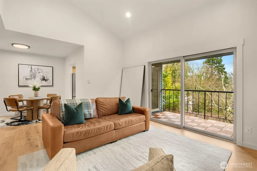 4707 W Lake Sammamish Parkway SE Issaquah WA 98027