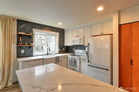 8833 1st Street NE Lake Stevens WA 98258