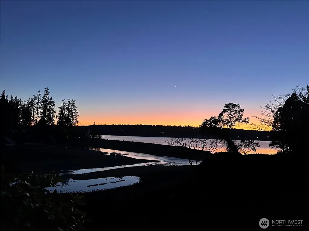 9190 Fox Cove Lane NE Bainbridge Island WA 98110