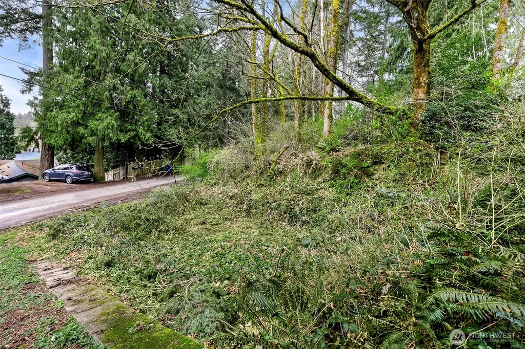 13625 E Lake Kathleen Drive SE Renton WA 98059