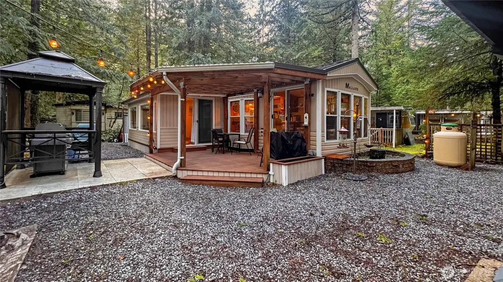 147 E Big River Deming WA 98244
