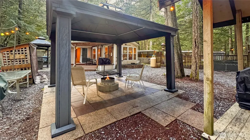 147 E Big River Deming WA 98244