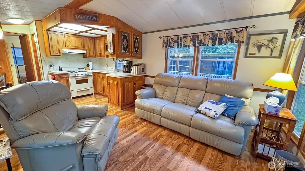 147 E Big River Deming WA 98244