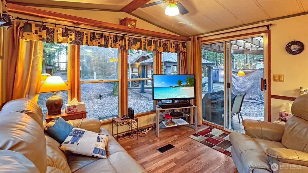 147 E Big River Deming WA 98244