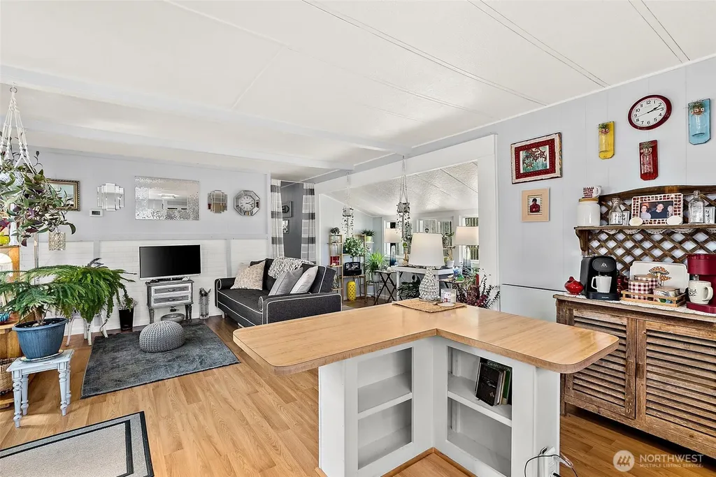 1050 Howard Street Raymond WA 98577