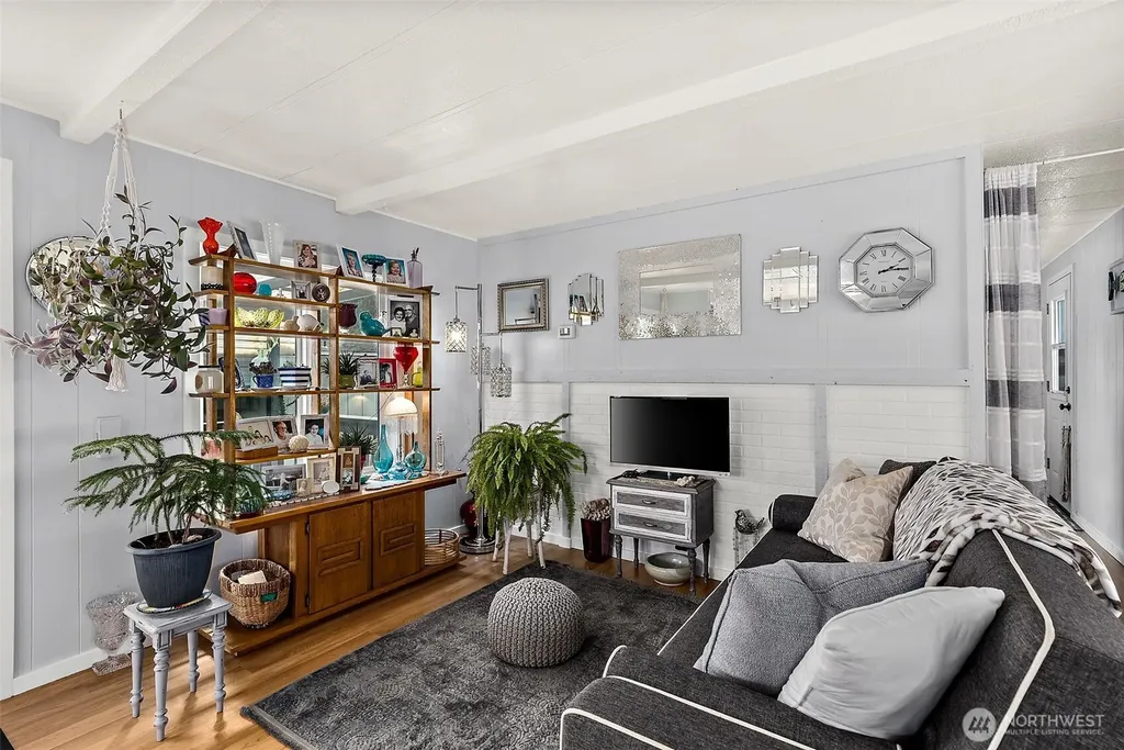 1050 Howard Street Raymond WA 98577